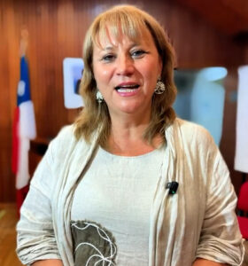 Alcaldesa de Pitrufquén, Jacqueline Romero, presidenta de AMRA