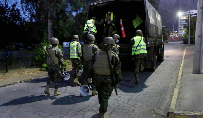 Fuerzas militares ayudarán a controlar la seguridad durante el período de toque de queda.