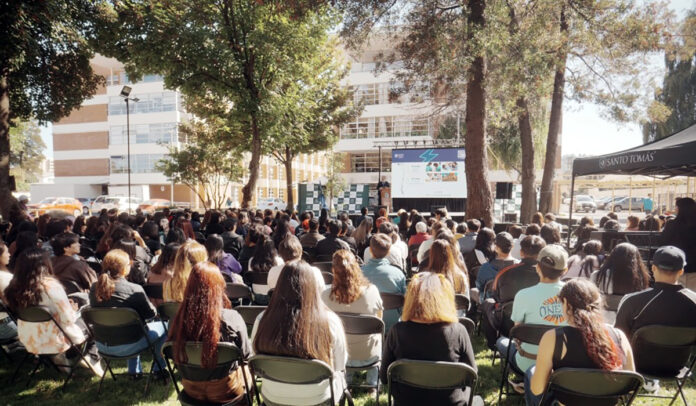 Las jornadas estuvieron marcadas por las palabras y bienvenida de la rectora de Santo Tomás Temuco, Rosemarie Junge y de los directores académicos, Juan Carlos Barrientos y Karen Villagrán